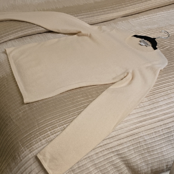 Brooks Brothers Women's Classic Cream Crew Neck Sweater - Picture 7 of 12